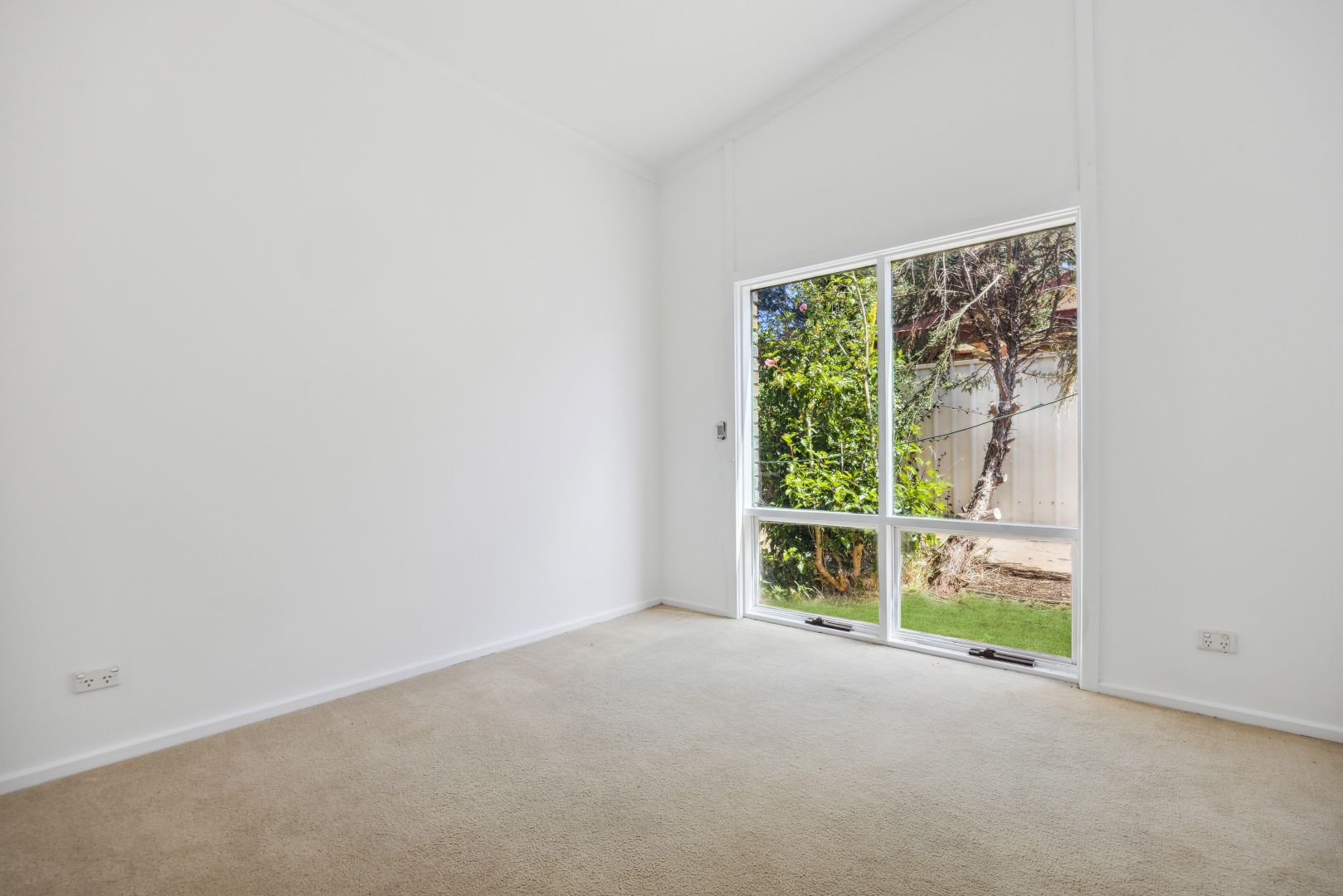 1/113 The Cove Road bedroom