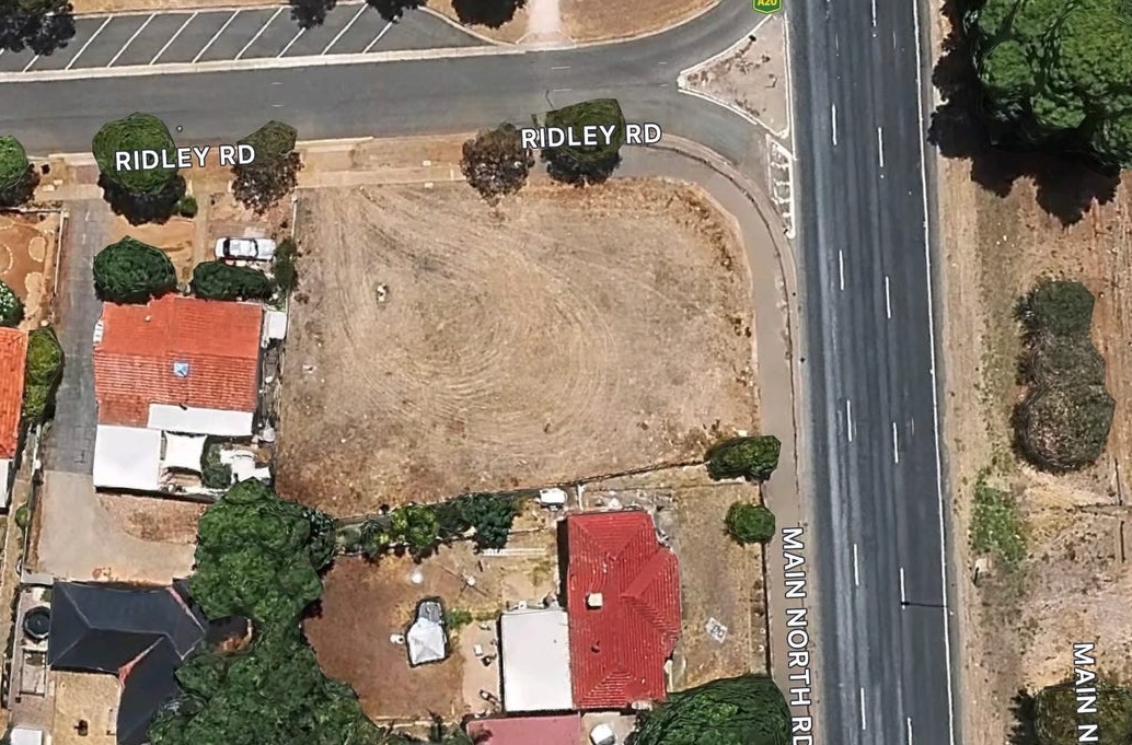 174 Ridley Road living