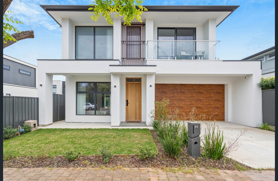 42 Florence Street living