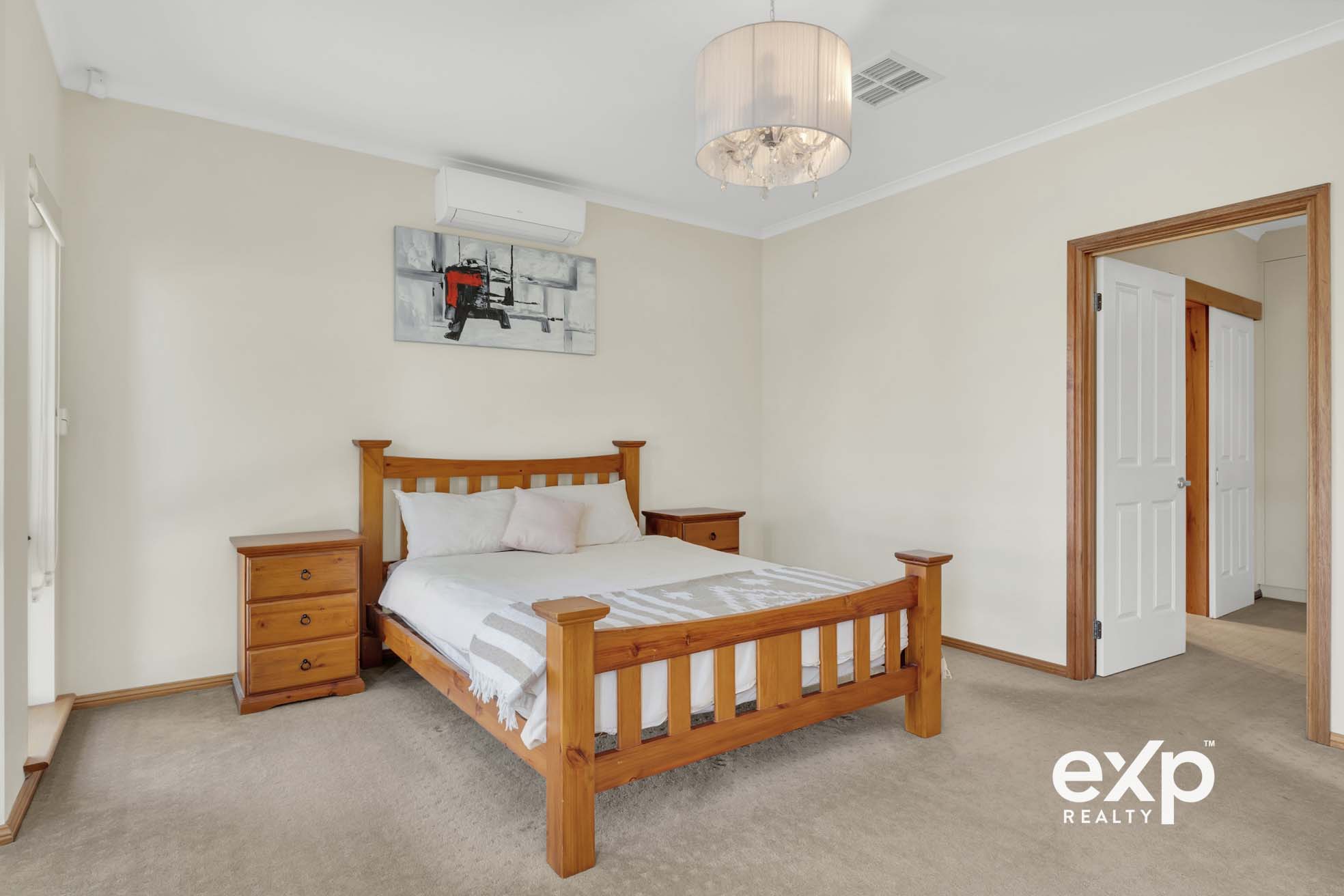 10 Glenburnie Avenue living