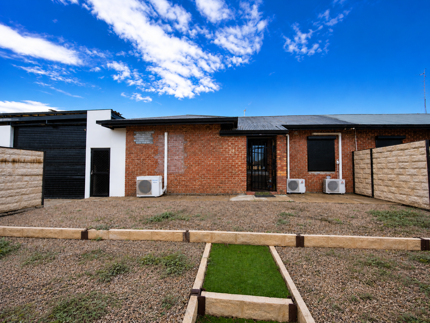52 Plenty Street living